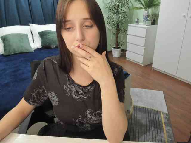JulietMonli webcam