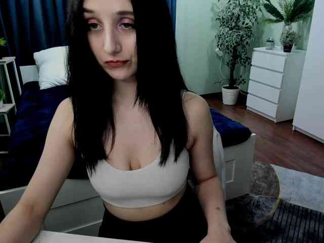 JulietMonli webcam