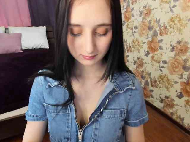 JulietMonli webcam