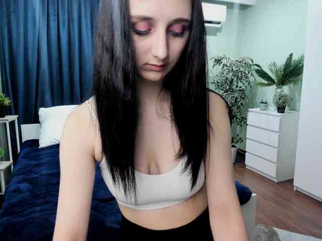 JulietMonli webcam