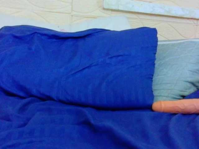 tiny-sarah1's BongaCams show and profile