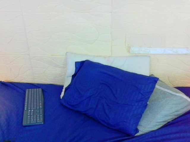 tiny-sarah1's BongaCams show and profile