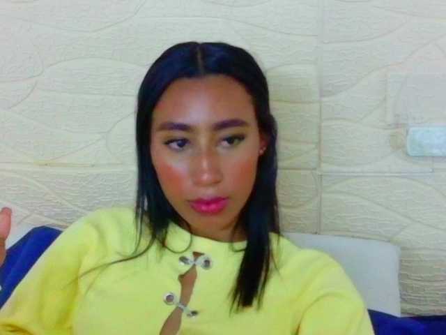 tiny-sarah1's BongaCams show and profile