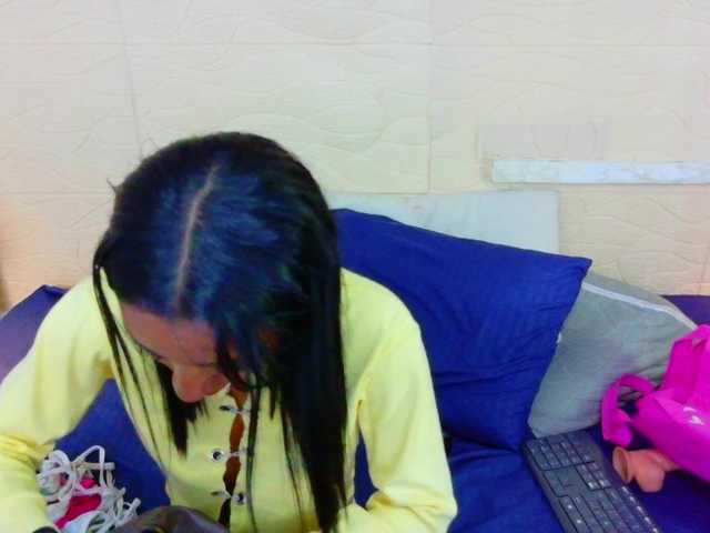 tiny-sarah1's BongaCams show and profile