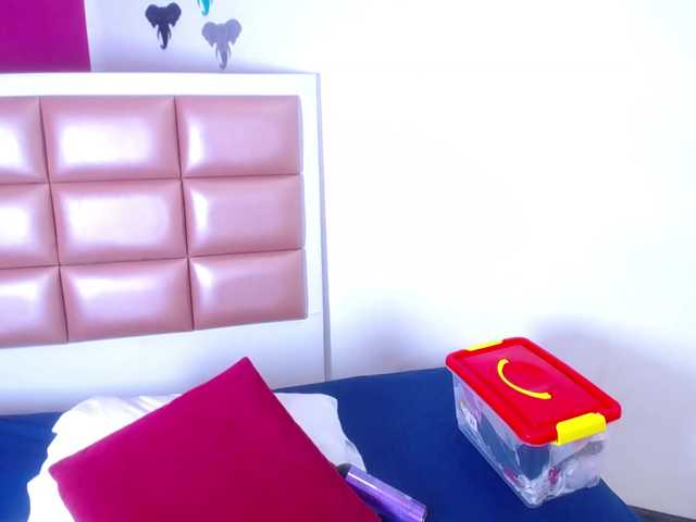  tiny-sarah1 chat room