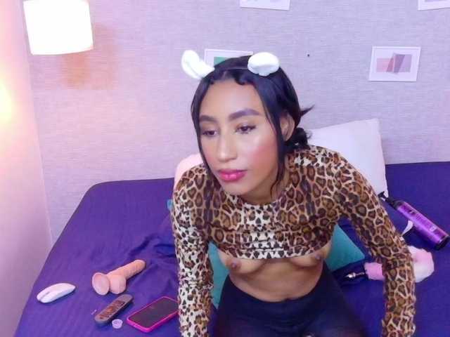 tiny-sarah1's BongaCams show and profile