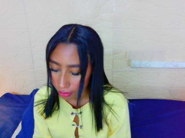 tiny-sarah1's BongaCams show and profile