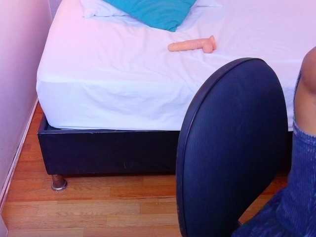 tiny-sarah1 live cam profile