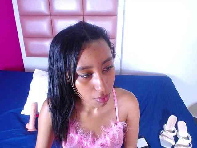 tiny-sarah1 webcam