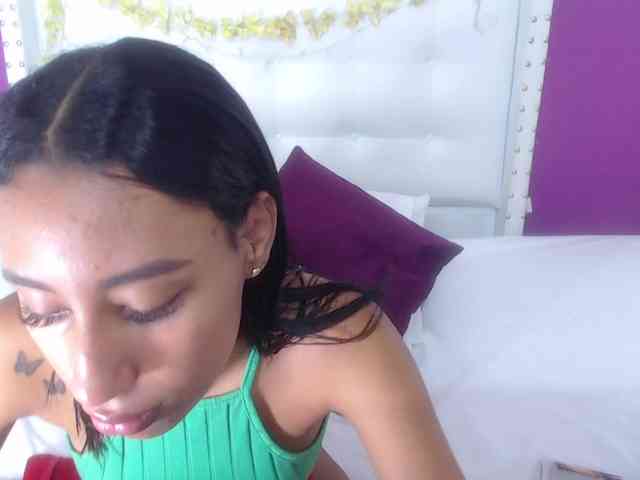 tiny-sarah1 webcam