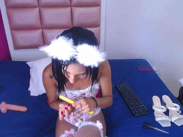 tiny-sarah1 webcam