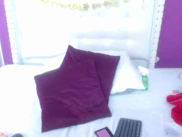 tiny-sarah1 webcam