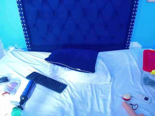 tiny-sarah1 webcam