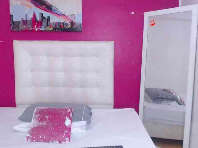 tiny-sarah1 webcam