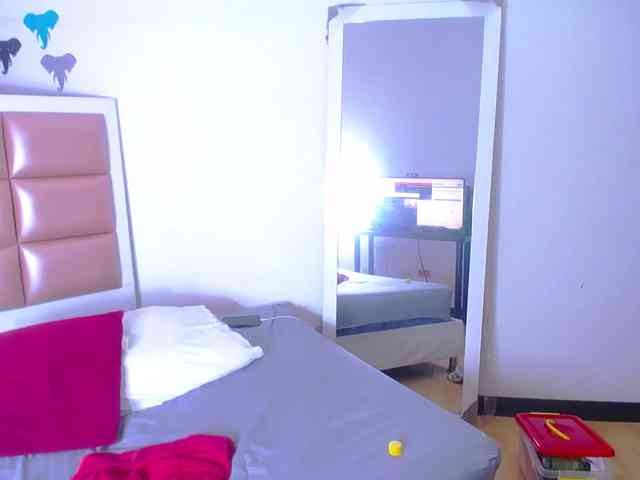tiny-sarah1 webcam