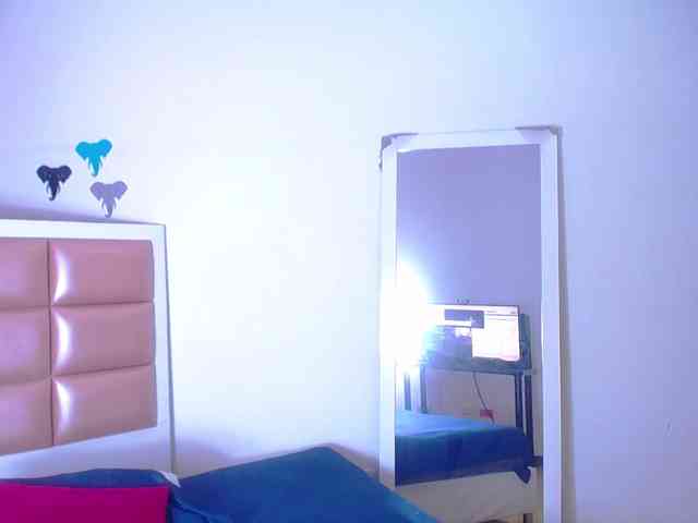 tiny-sarah1 webcam