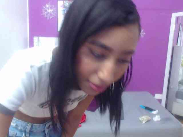 tiny-sarah1 webcam