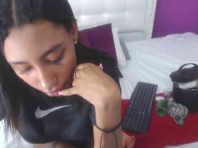 tiny-sarah1 webcam