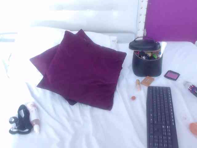 tiny-sarah1 webcam
