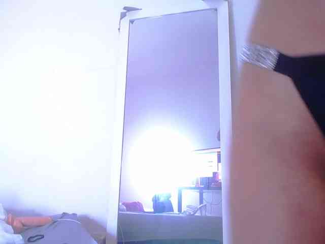tiny-sarah1 webcam
