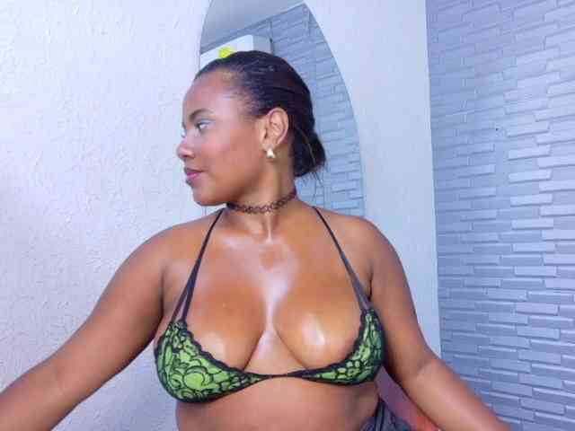 nymplo-bff Live Webcam on BongaCams