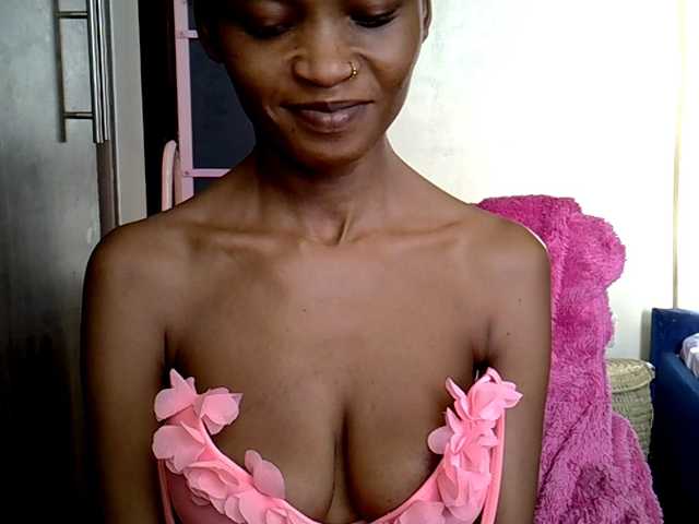 hornyebony webcam bongacams model stream image