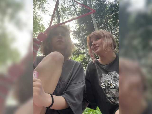 Molly-and-Ewa live cam