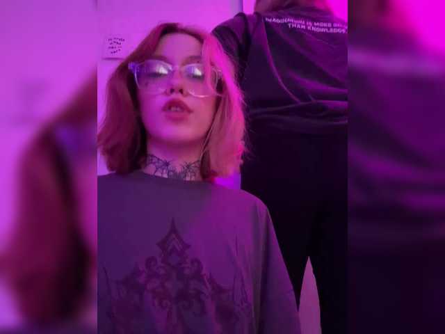 Molly-and-Ewa live cam