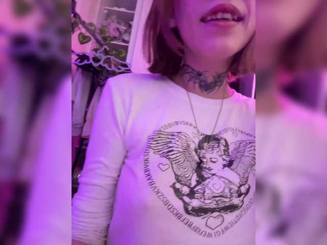 Molly-and-Ewa live cam