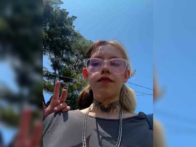 Molly-and-Ewa live cam