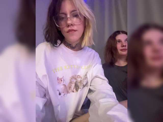  Molly-and-Ewa chat room