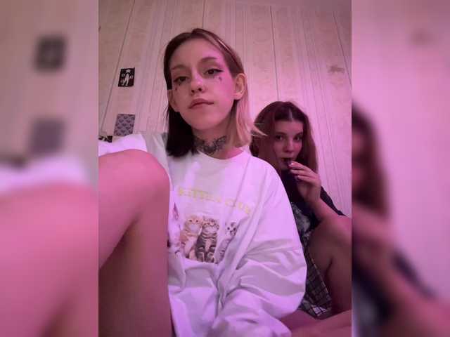  Molly-and-Ewa chat room