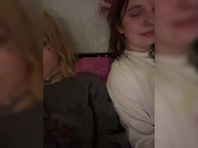  Molly-and-Ewa chat room