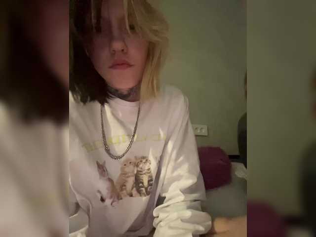  Molly-and-Ewa chat room