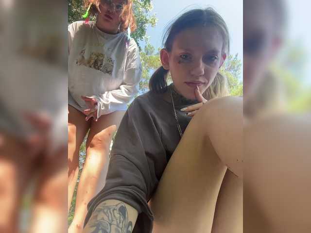 Molly-and-Ewa live cam