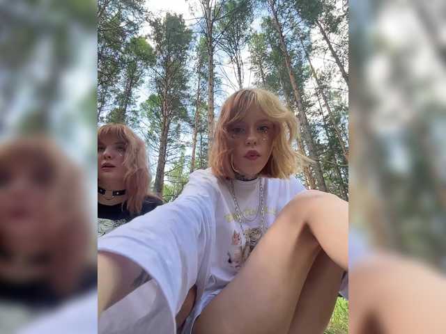 Molly-and-Ewa live cam