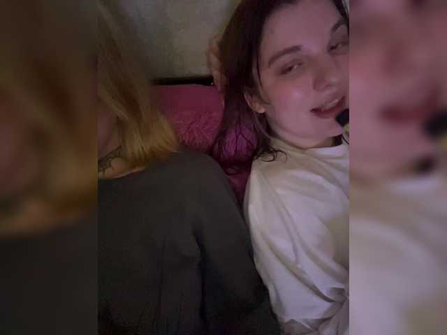  Molly-and-Ewa chat room