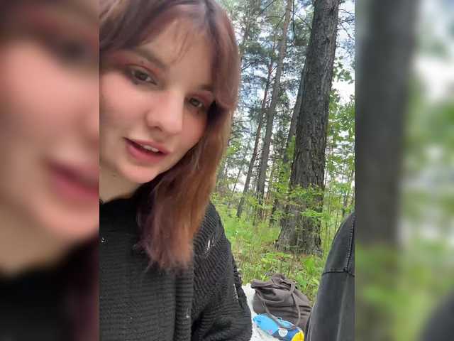 Molly-and-Ewa live cam