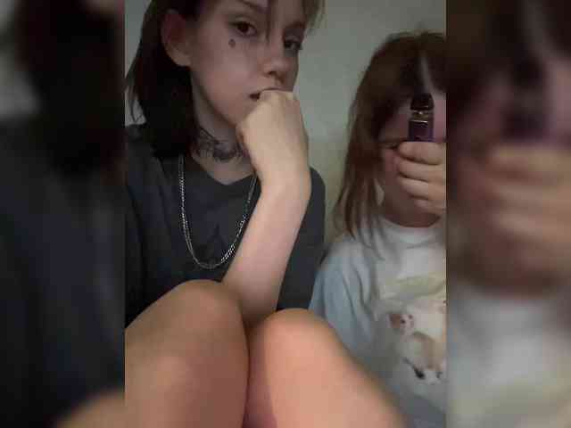 live chatting Molly-and-Ewa