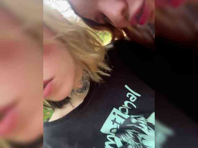 Molly-and-Ewa webcam
