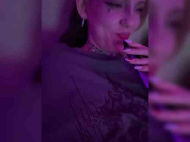 free chat room Molly-and-Ewa