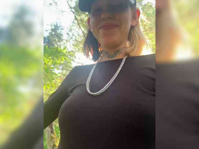 Molly-and-Ewa webcam