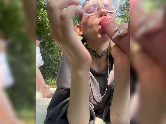 Molly-and-Ewa webcam