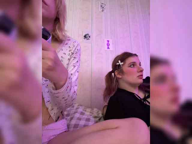 Molly-and-Ewa webcam
