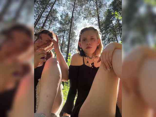 Molly-and-Ewa webcam