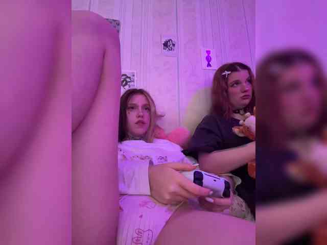 spy cam Molly-and-Ewa
