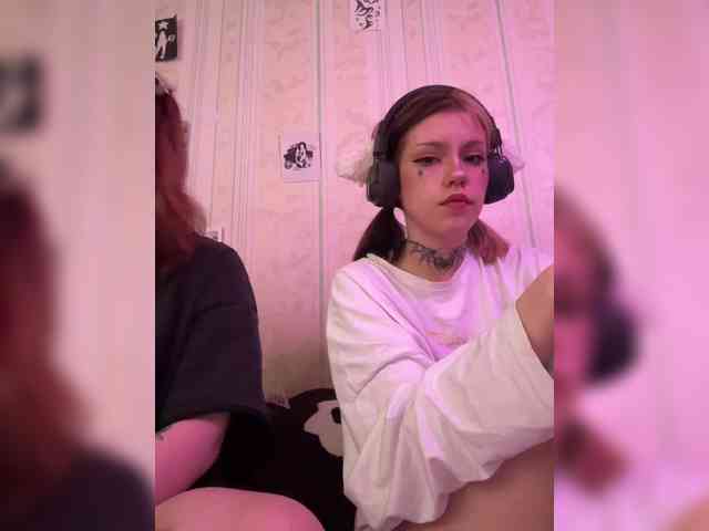 private live sex show Molly-and-Ewa