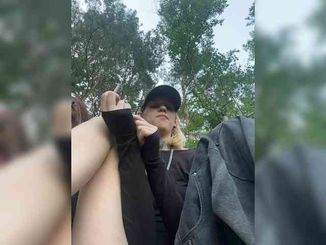 Molly-and-Ewa webcam