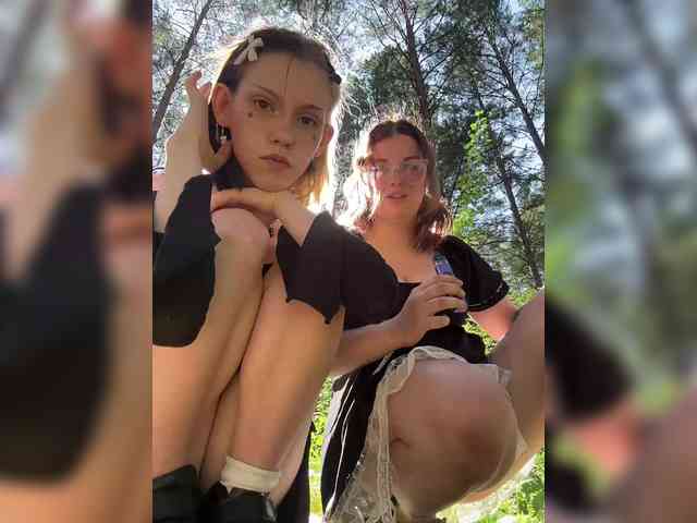 webcam Molly-and-Ewa