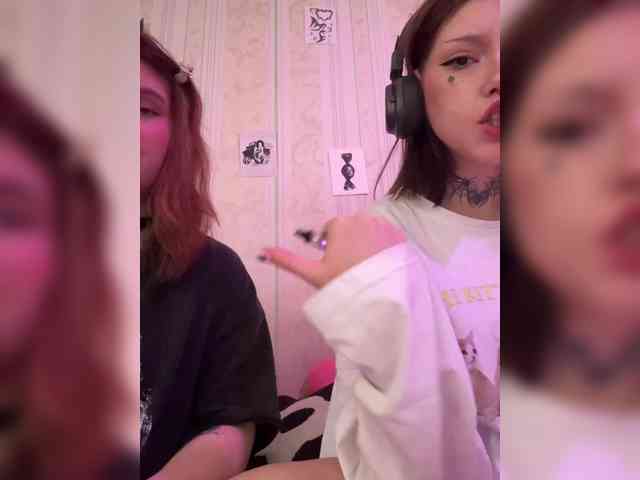 Molly-and-Ewa webcam